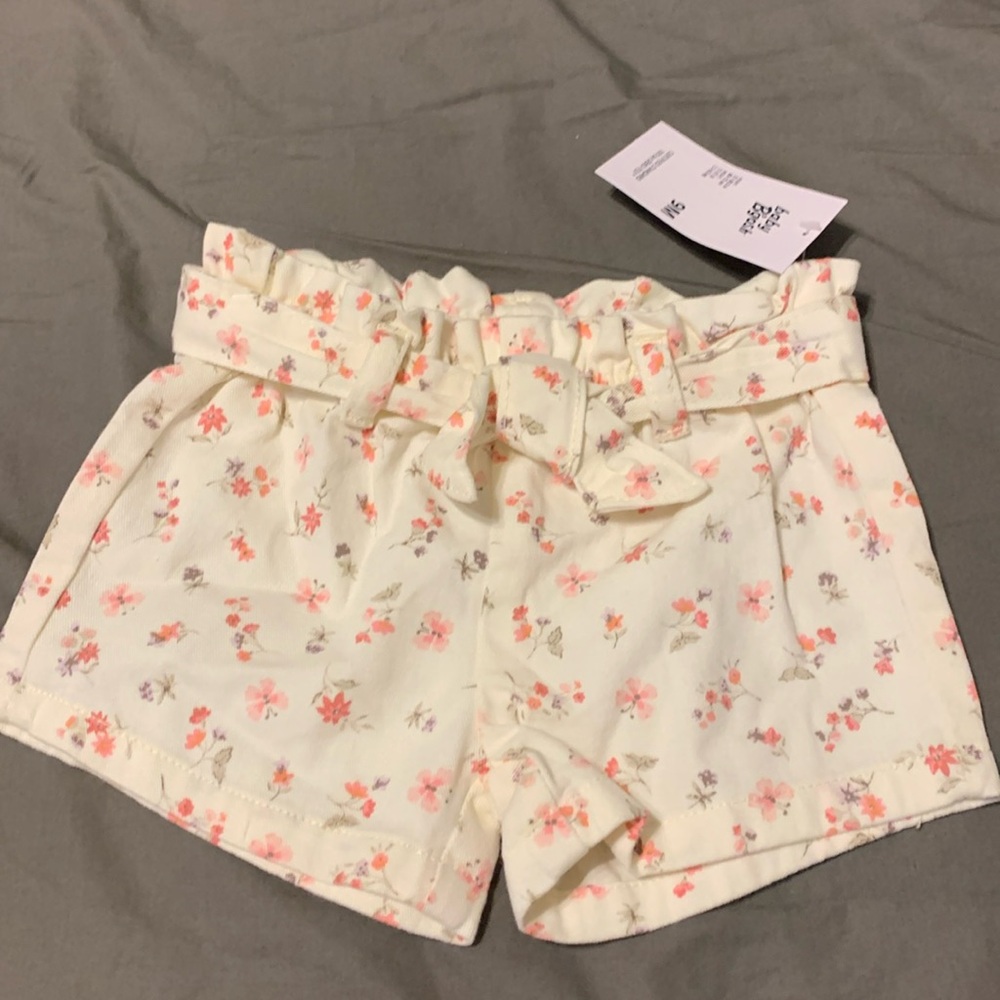Baby b’gosh - w/tags cream floral shorts 9m